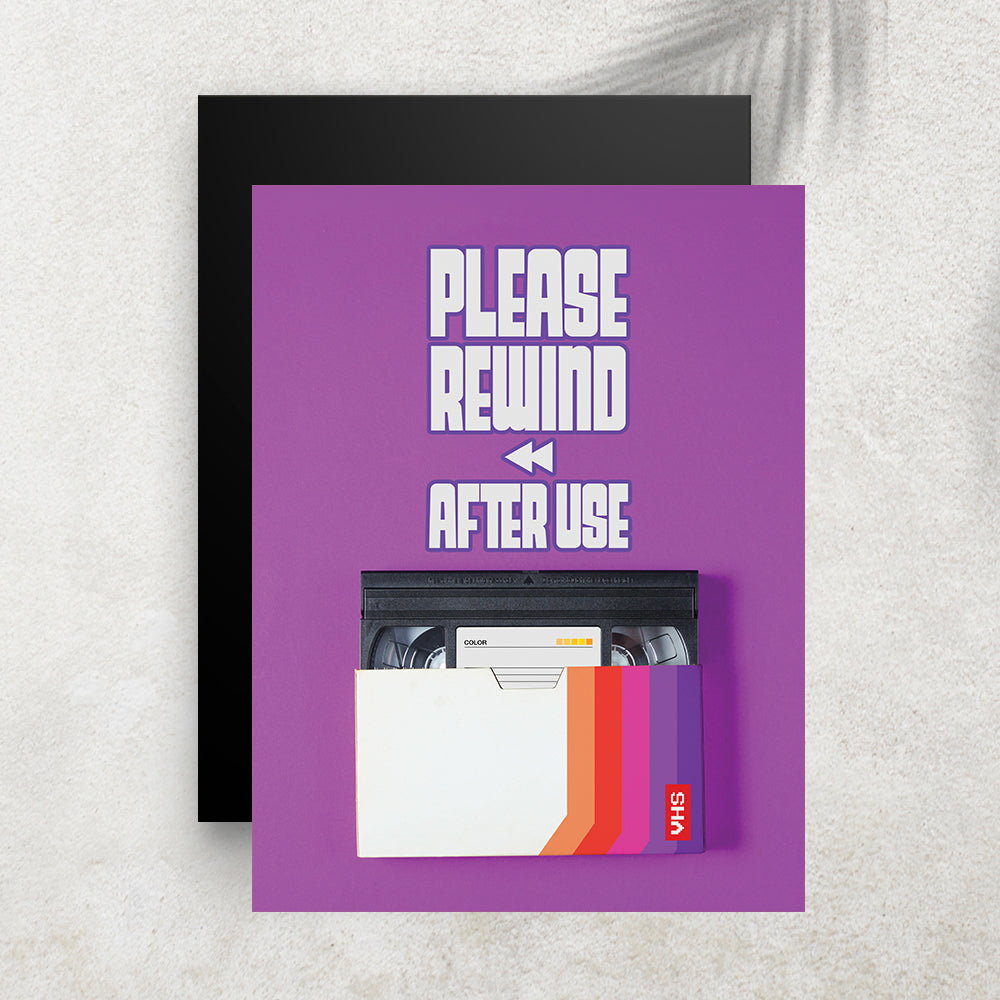 Please Rewind After Use – Affiche VHS Vintage Humour