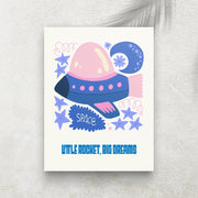 Little Rocket, Big Dreams – Affiche Espace Minimaliste