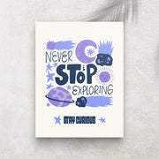 Stay Curious – Affiche Espace Minimaliste